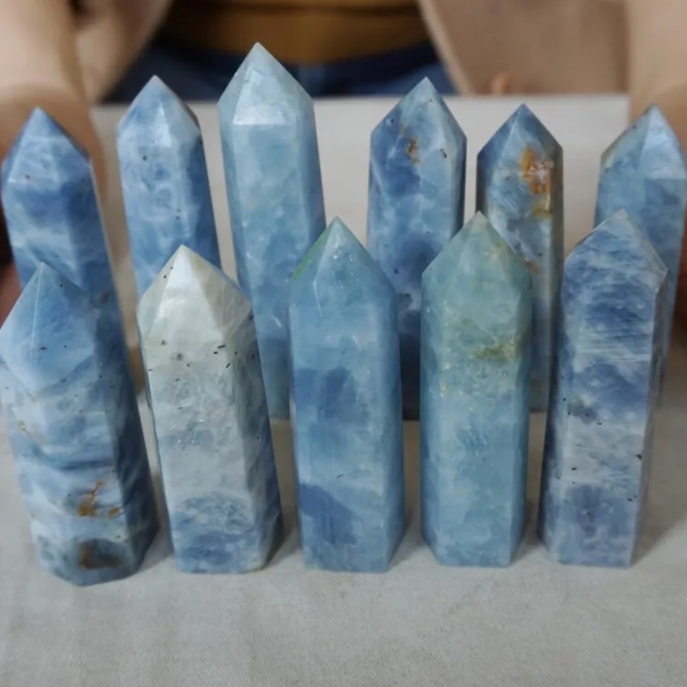 Blue Celestite Gemstone tower - Picture 8 of 9
